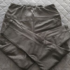 High-Waist Leopard Print Leggings in Black